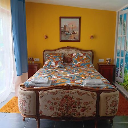 Chez Vladimir Hotel Criquebeuf-en-Caux Екстериор снимка